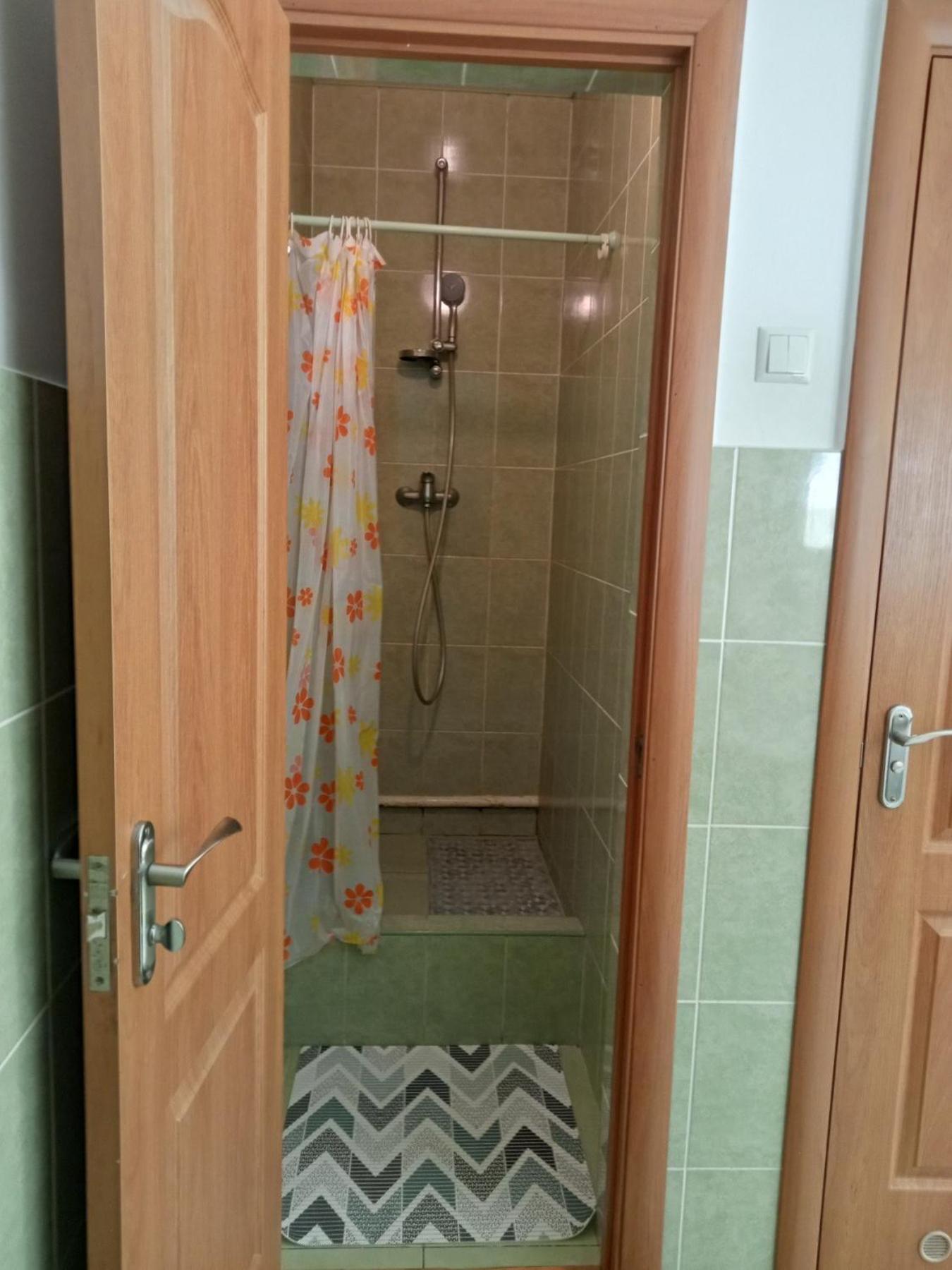 Hostel Iskra Lviv Buitenkant foto