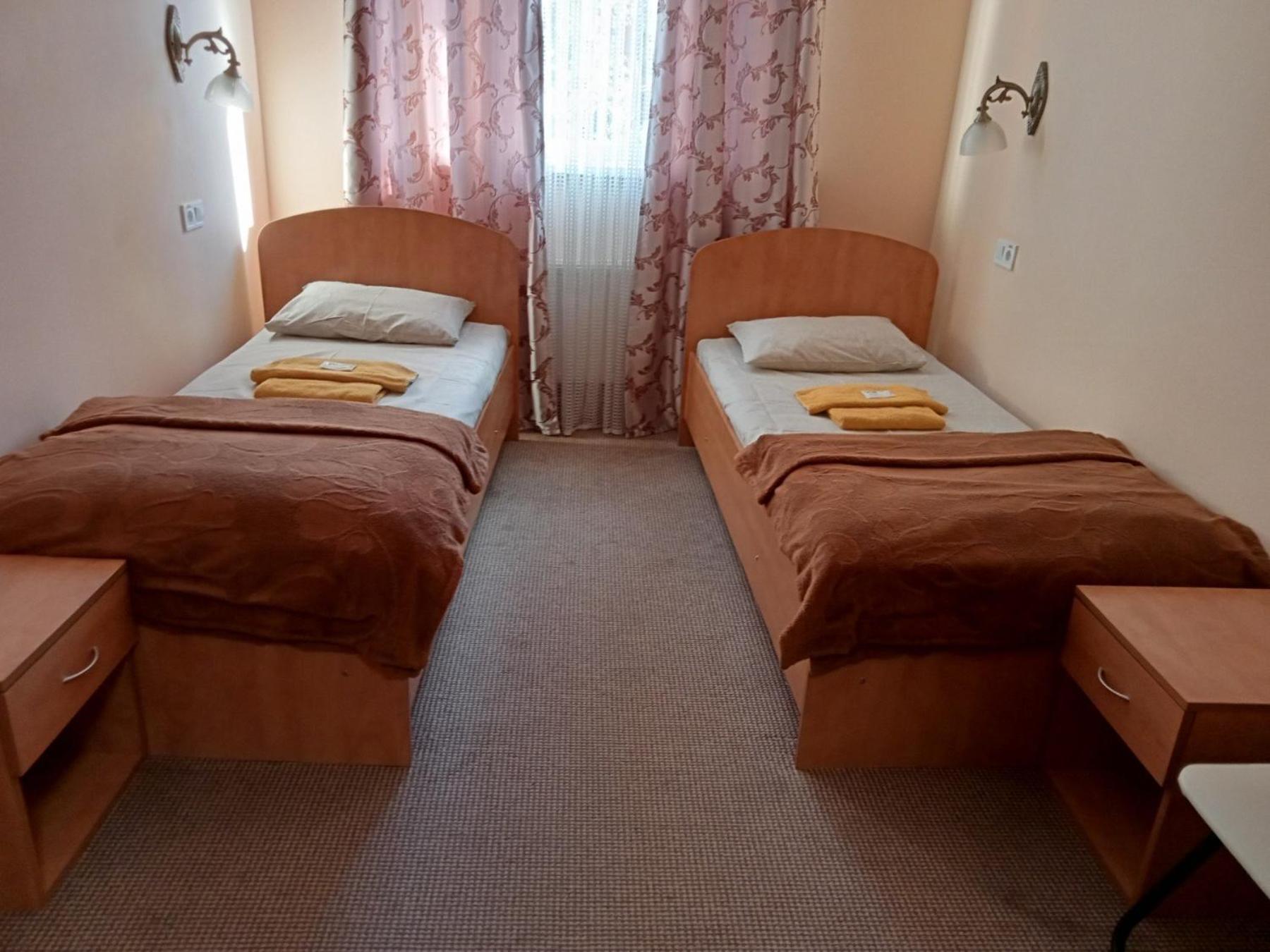Hostel Iskra Lviv Buitenkant foto